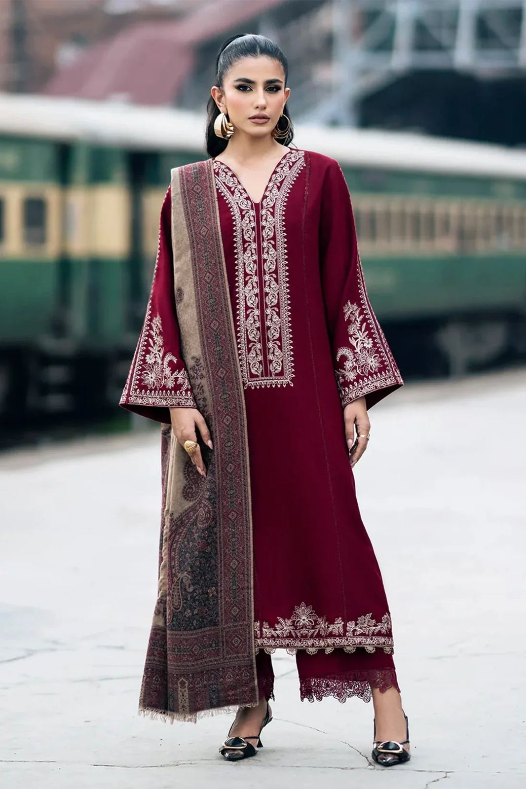 Zara Shahjahan 3Pc Embroidered Lawn Suit with Digital Printed Voil Dupatta