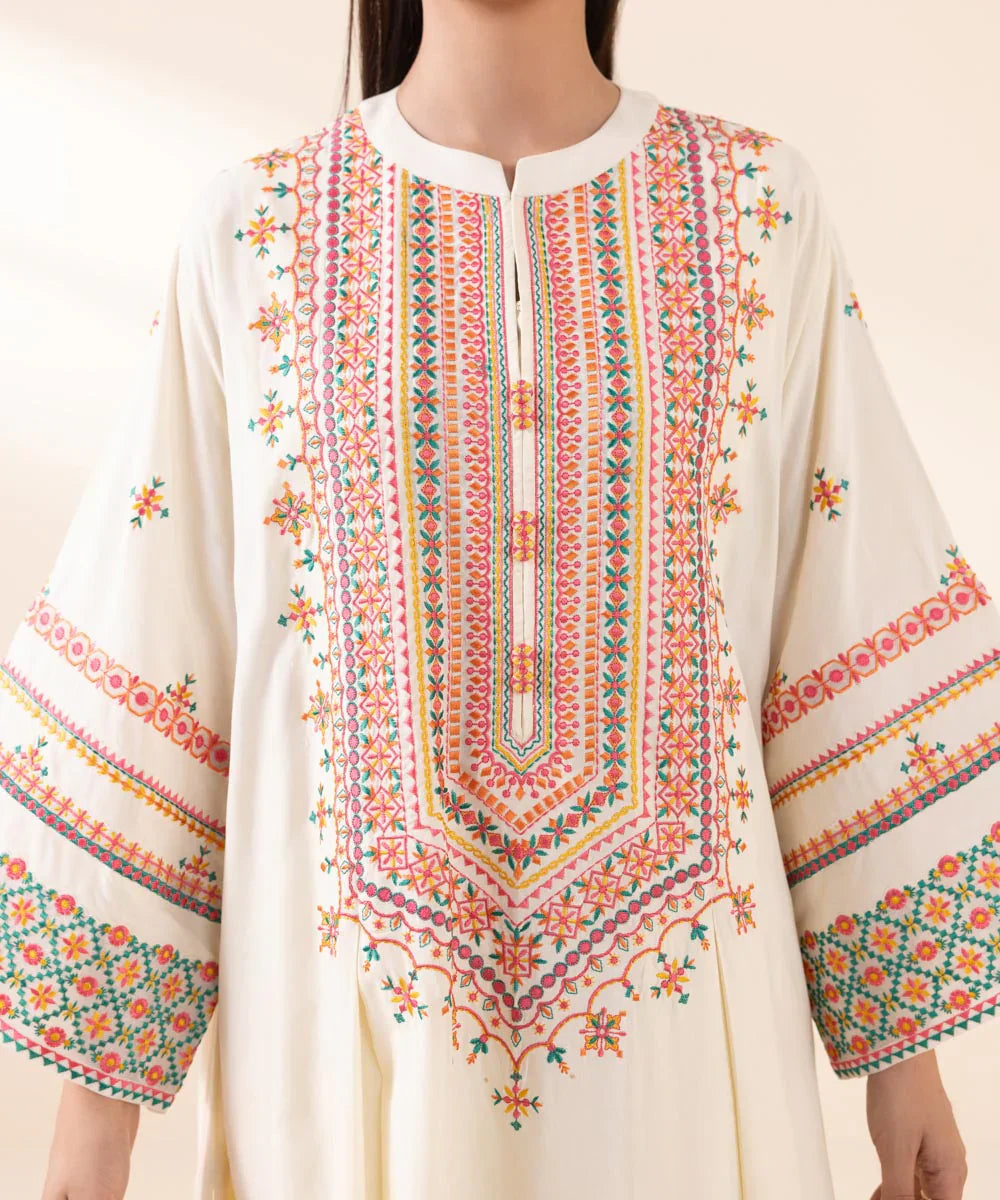 Sapphire 3Pc Embroidered Lawn Suit With Digital Printed Voil Dupatta