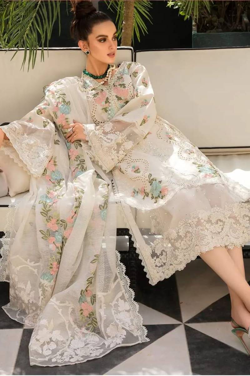 Crimson 3Pc Embroidered Lawn Suit With Embroidered Organza Dupatta
